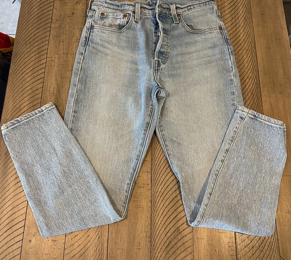 Levi’s 501 Skinny Premium Quality Button Fly Jeans, Women’s Size 28x28